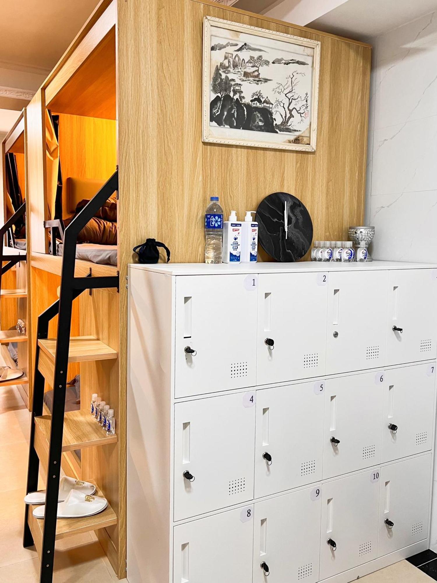 Waveflo Hostel 浪花青旅 ฮ่องกง ภายนอก รูปภาพ